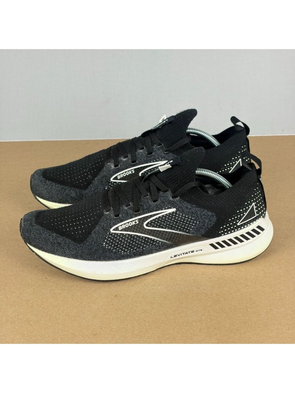 Brooks Levitate GTS 5 Athletic Running Shoes Womens 10 Black White Breathable
